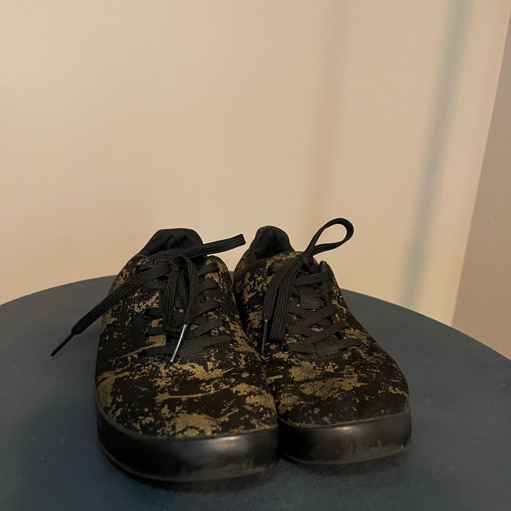 No Bull Training Sneakers women’s size 7 good condition